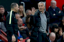 مورينيو يشكو تمييز الحكام بحقه