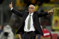 كوبر يدافع عن الأسلوب الدفاعي للمنتخب المصري