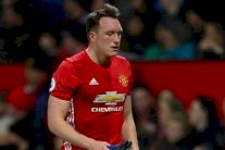 مدافع مانشستر يونايتد يتعرض للسرقة في مقر تدريبات الفريق