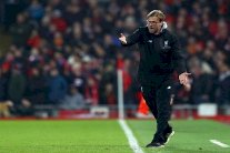 كلوب يحث جمهور ليفربول على الصبر بعد مشادة مع مشجع