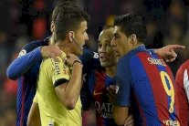 حكم مباراة برشلونة وأتلتيكو يكتب تقريراً قاسياً ضد سواريز