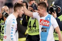 نابولي يهزم جنوى ويرتقي إلى المركز الثاني مؤقتا
