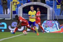 النصر يهزم الوحدة ويقترب من الأهلي