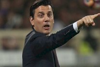 بيرلسكوني يهدد مونتيلا بالإقالة من تدريب ميلان