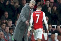 فينغر ينفي معاقبته لسانشيز أمام ليفربول