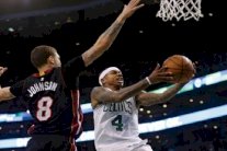 توماس يقود بوسطن الى تضييق الخناق على كليفلاند