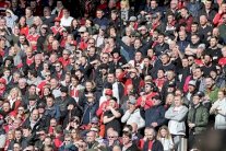 يونايتد يحذر مشجعيه من ارتداء ألوانه في روسيا