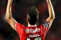 البرازيلي جوناس يجدد عقده مع بنفيكا