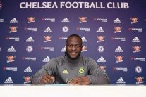 رسمياً.. موزس يمدد عقده مع تشلسي عامين