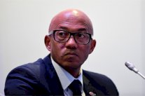 استقالة فريديريكس على خلفية تهم فساد وباومان بديله