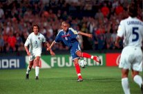 ودية بين نجوم سابقين لفرنسا وايطاليا تكريما لضحايا اعتداء نيس