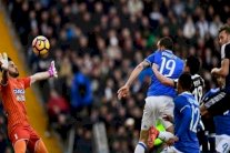 موناكو ينفرد بالصدارة ويوفنتوس يتعثر وتوتنهام يقلص الفارق