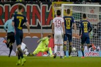 اوغسبورغ يوقف صحوة لايبزيغ في البوندسليغا