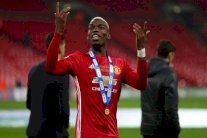 أنصار مانشستر يونايتد يهاجمون بوغبا في مطعم هندي