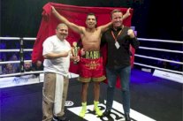 الملاكم المغربي ربيعي يسحق الهنغاري كوفاش بالضربة القاضية