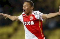 كيليان مبابي مهاجم موناكو الشاب بدأ يلفت الأنظار الأوروبية