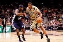 سبيرز يثأر من غريزليز ويضيق الخناق على غولدن ستايت