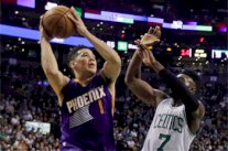 بوكر يدخل التاريخ وفوز سابع على التوالي لغولدن ستايت