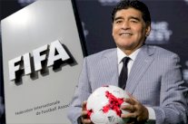 مارادونا يلوح بالاستقالة من منصبه الشرفي .. و