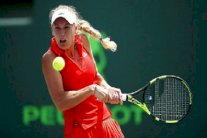 فوزنياكي إلى ربع نهائي دورة تشارلستون وخروج التونسية جابر