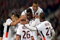 بالوتيلي يقود نيس إلى المركز الثاني في الدوري الفرنسي