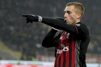 برشلونة يقرر تفعيل بند إعادة شراء دولوفيو من إيفرتون