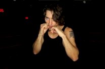 رئيس وزراء كندا يقترح ملاكمة الممثل ماثيو بيري