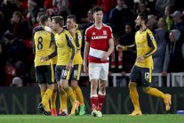 سانشيز وأوزيل يعيدان التوازن إلى أرسنال في البريميرليغ