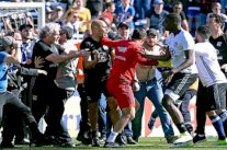 لاعبون في ليون يتقدمون بشكوى اثر الشغب في باستيا