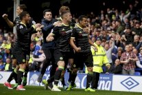 تشلسي يواصل زحفه نحو اللقب وتوتنهام يتشبث بالأمل