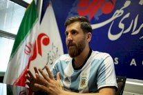 شبيه ليونيل ميسي يخطف الأضواء في إيران