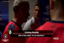 رونالدو يناقش الحكم الإنكليزي حول صحة هدفه الأول في أتلتيكو