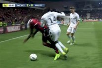 مونييه يعنف زميله ماتويدي بسبب تدخله العنيف على بالوتيلي