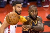 ليبرون يضع كليفلاند على مسافة مباراة من نهائي الشرقية