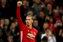 إبراهيموفيتش يخضع لجراحة ناجحة في الركبة