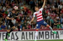 ريال مدريد يفوز على غرناطة برباعية ويتقاسم صدارة الدوري الإسباني مع برشلونة