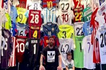 غياب قميصي كريستيانو وهيغوايين عن متحف ميسي .. وتواجد عربي !