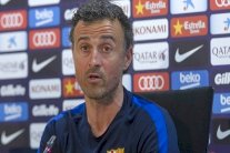 إنريكي يؤمن بحظوظ برشلونة في إحراز الدوري والكأس