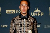 ديباي يرد على مانشستر يونايتد بحصد جائزة في فرنسا