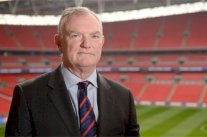 رئيس الاتحاد الانكليزي يدافع عن صفقة انتقال بوغبا الى يونايتد