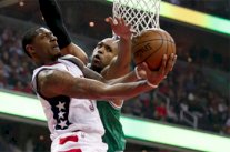 واشنطن ينتزع الفوز الثالث ويتمسك بالامل الاخير