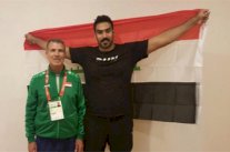 العراقي داغر يهدي ذهبيته في رمي القرص لروح والده