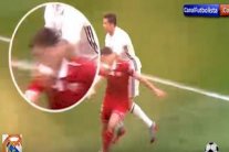 رونالدو يعتدي بالضرب على مدافع إشبيلية ويفلت من العقاب