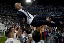 مديح لزيدان ومشجعو ريال مدريد يحتفلون