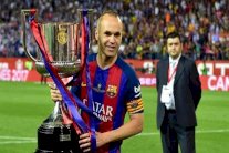 إنييستا أكثر لاعب إسباني تتويجاً بالألقاب