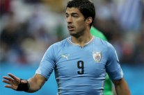 سواريز المصاب قد يغيب عن وديتي الأوروغواي ضد إيرلندا وإيطاليا