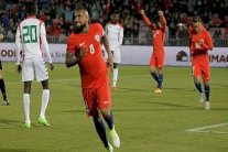 فيدال يقود تشيلي إلى فوز صريح على بوركينا فاسو