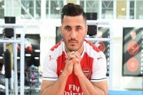 فينغر يضم البوسني كولاسيناتش إلى أرسنال