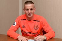 إيفرتون يضم بيكفورد في أغلى صفقة لحارس مرمى في بريطانيا