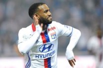 رئيس ليون يستبعد رحيل لاكازيت عن الفريق